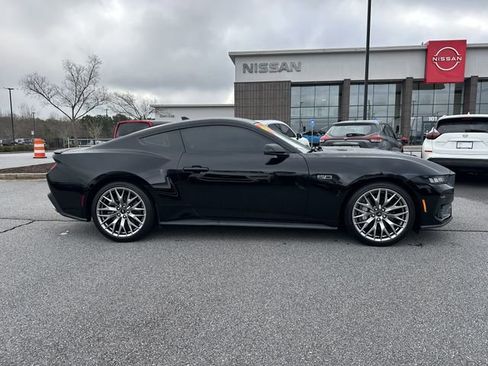 Used 2025 Ford Mustang GT Premium image 9