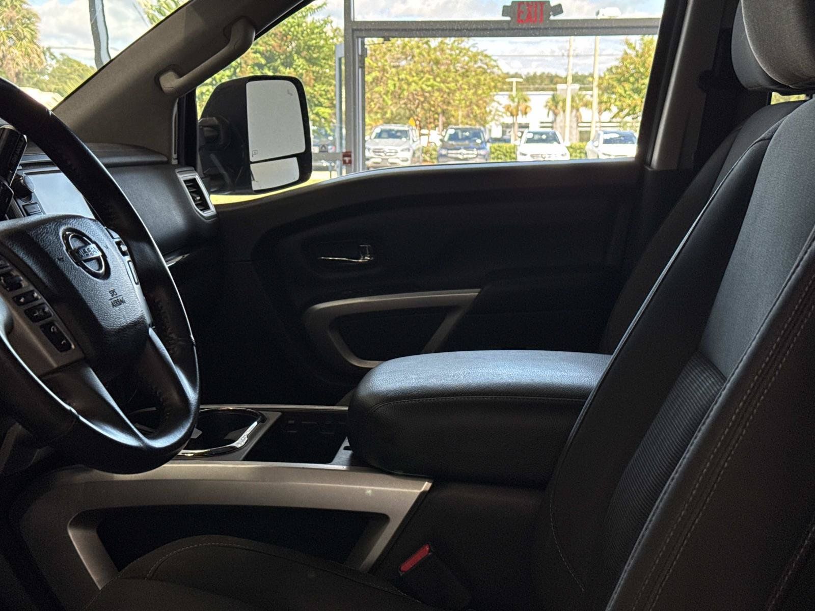 Used 2017 Nissan Titan SV AWD/4WD image 14