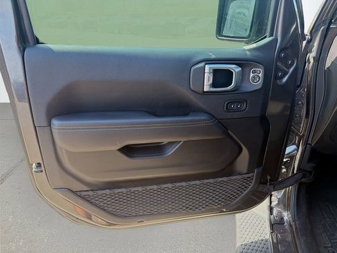 Used 2022 Jeep Wrangler Unlimited Sahara w/ Cold Weather Group AWD/4WD image 21