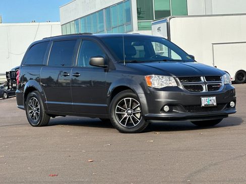 Used 2018 Dodge Grand Caravan GT image 1