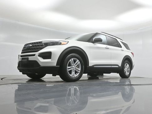 Certified 2024 Ford Explorer XLT RWD image 41