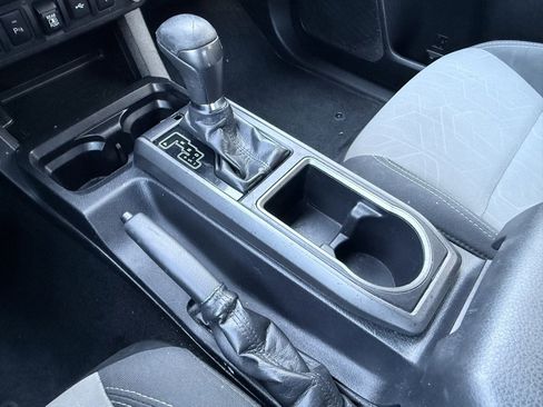 Used 2022 Toyota Tacoma TRD Off-Road image 19