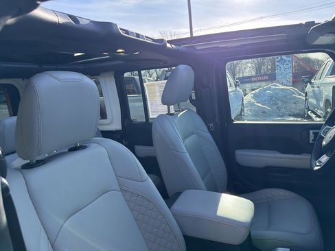 Used 2021 Jeep Wrangler Unlimited Sahara image 22