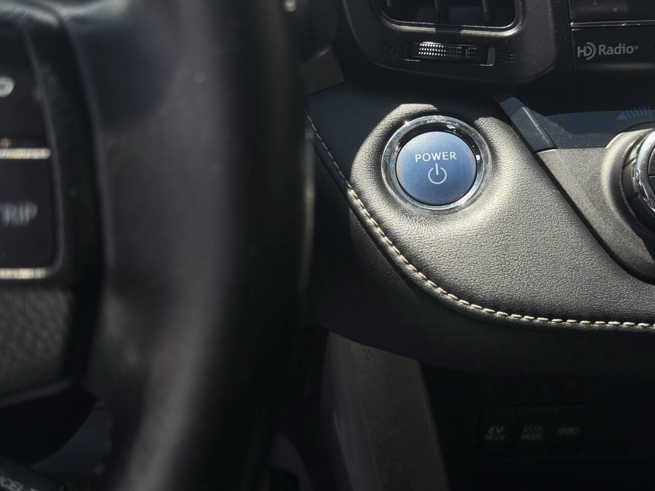 Used 2016 Toyota RAV4 XLE AWD/4WD image 18