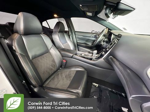 Used 2021 Nissan Maxima SR w/ Sport Mat Group FWD image 17
