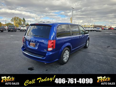 Used 2018 Dodge Grand Caravan SE w/ UConnect Hands-Free Group image 4