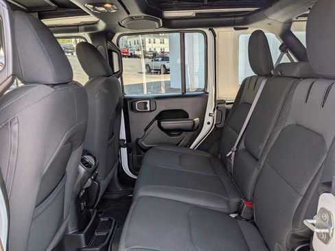 Used 2023 Jeep Wrangler Unlimited w/ Sun & Screen Package image 24