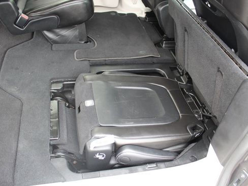 Used 2023 Chrysler Pacifica Touring-L image 38