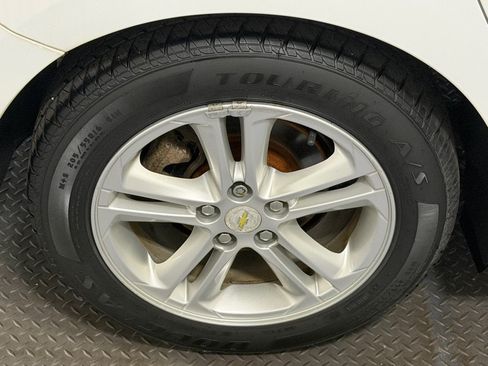 Used 2017 Chevrolet Cruze LT w/ Convenience Package FWD image 18