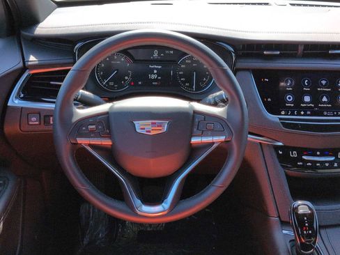 Used 2025 Cadillac XT6 Luxury image 14