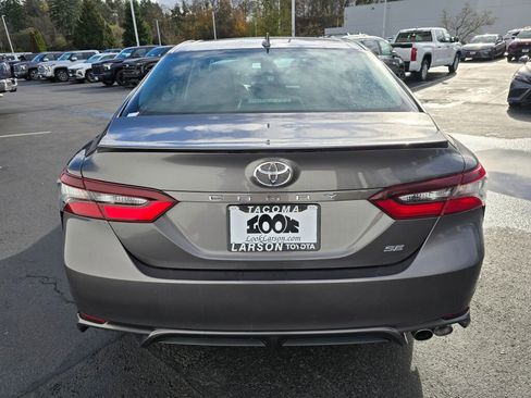 Used 2024 Toyota Camry SE image 4