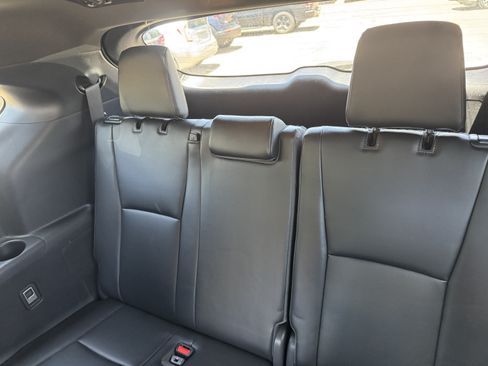 Used 2023 Toyota Highlander XSE AWD/4WD image 25