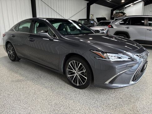 Used 2025 Lexus ES 350 w/ Premium Package FWD image 4
