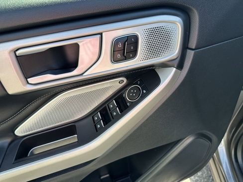 Used 2023 Ford Explorer Limited w/ Limited Technology Package image 17