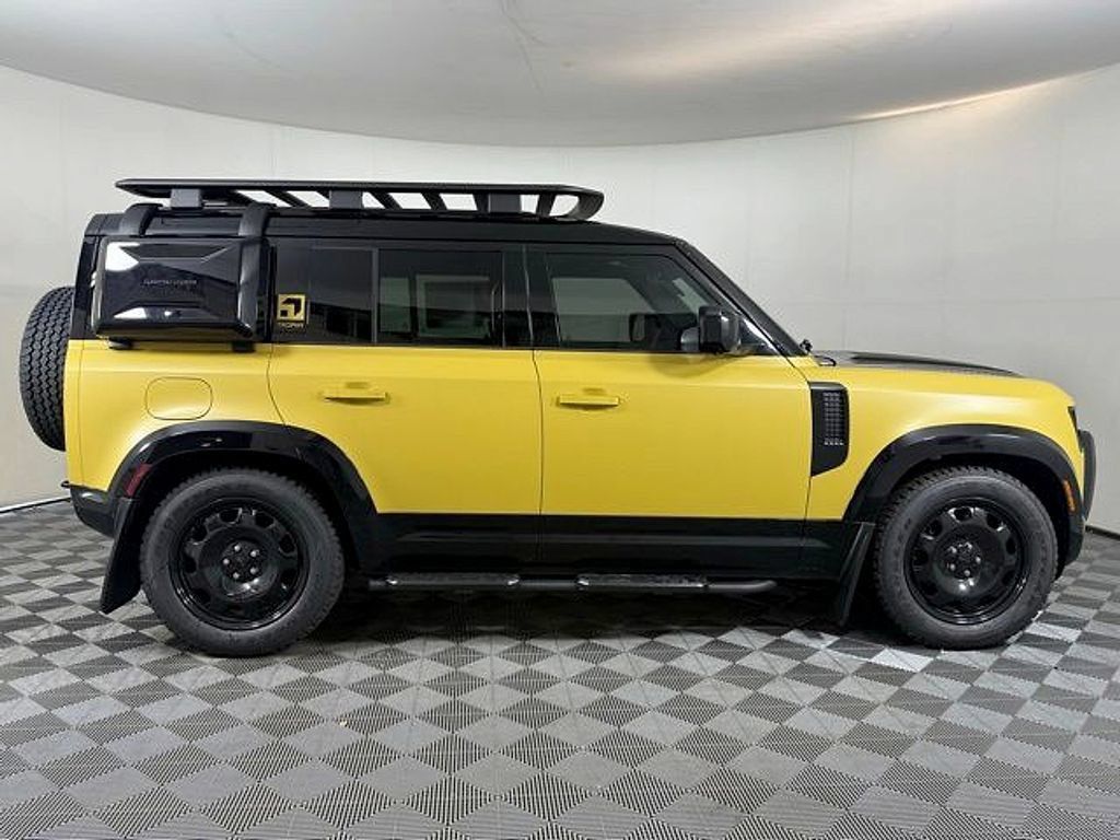 New 2026 Land Rover Defender 110 AWD/4WD image 7