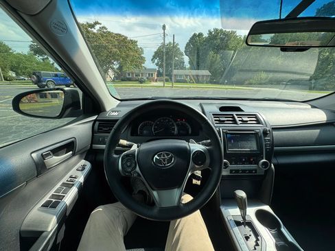 Used 2013 Toyota Camry SE FWD image 19