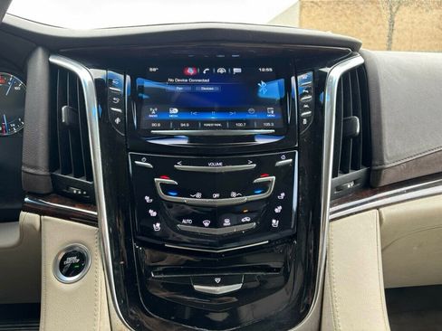 Used 2016 Cadillac Escalade Luxury image 28