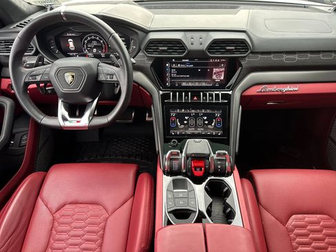 Used 2022 Lamborghini Urus image 7