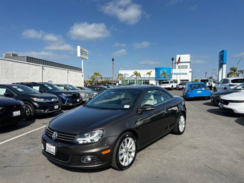 Used 2016 Volkswagen Eos Komfort FWD image 2
