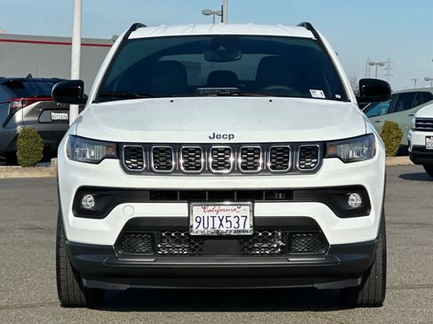 Used 2025 Jeep Compass Latitude image 10