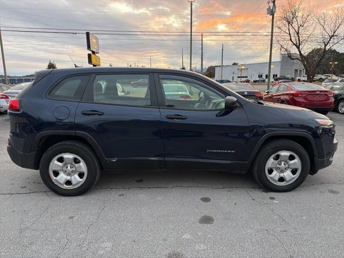 Used 2014 Jeep Cherokee Sport w/ Cold Weather Group image 4