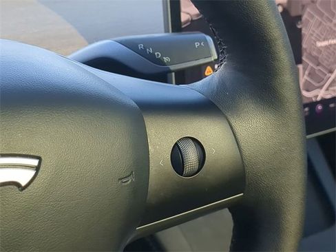 Used 2022 Tesla Model Y Performance image 28