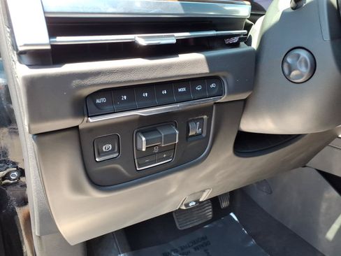 Certified 2026 Cadillac Escalade Platinum Luxury w/ LPO, Floor Liner Package AWD/4WD image 28