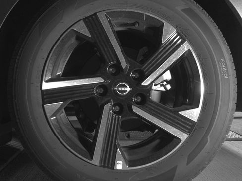 Used 2025 Nissan Sentra SV FWD image 14