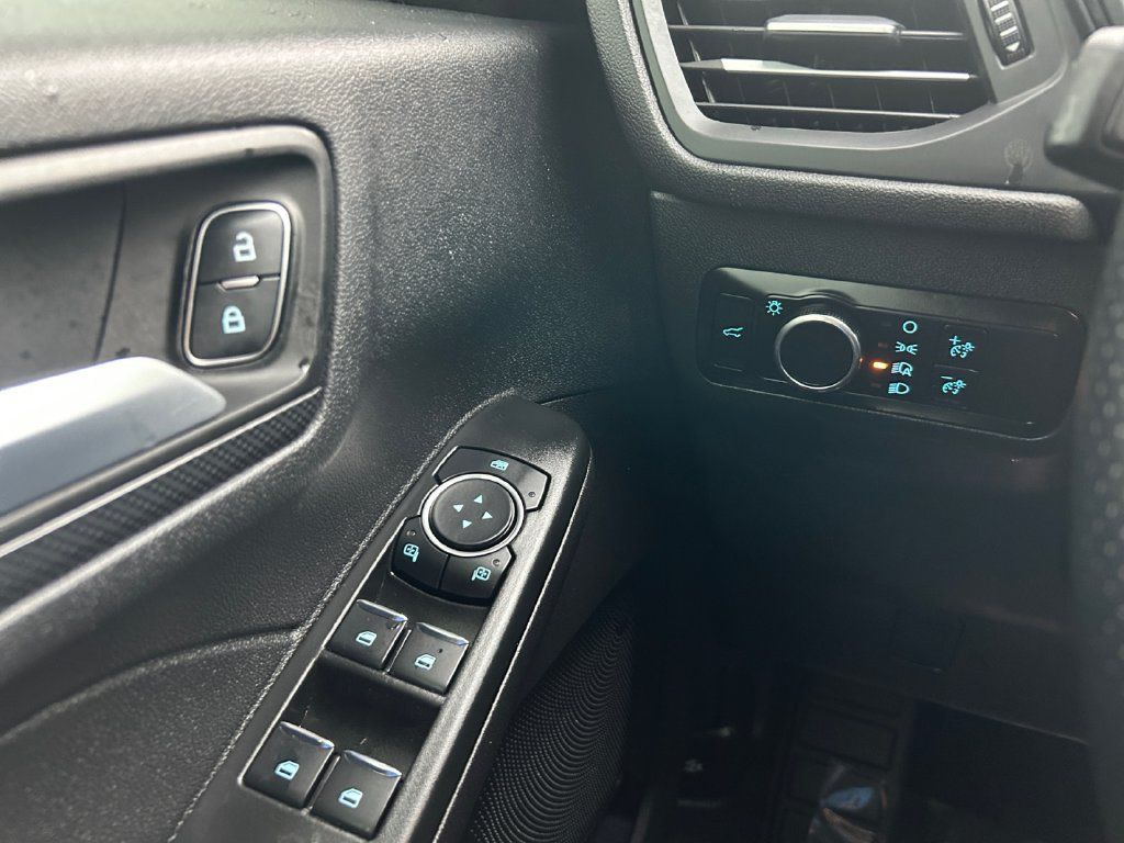 Used 2025 Ford Escape ST-Line w/ Tech Pack #1 FWD image 19