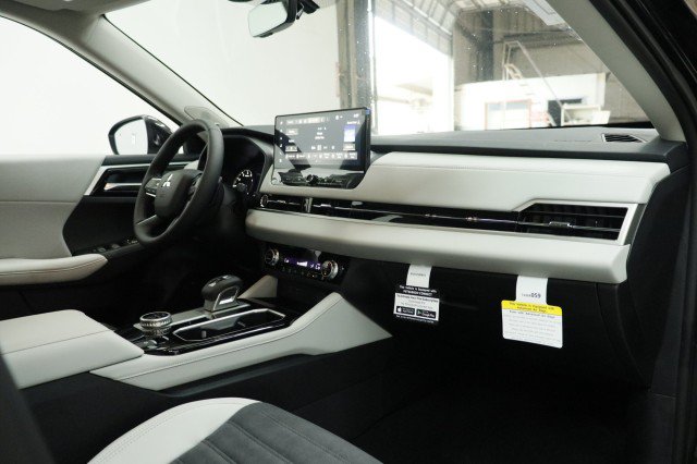 New 2026 Mitsubishi Outlander SE FWD image 16