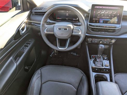 Used 2025 Jeep Compass Trailhawk w/ Trailhawk Elite Group image 17