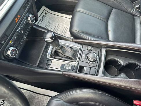 Used 2018 MAZDA MAZDA3 Touring FWD image 20
