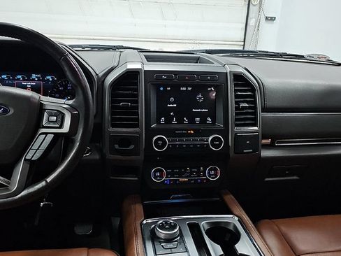 Used 2018 Ford Expedition XLT w/ Equipment Group 202A RWD image 10