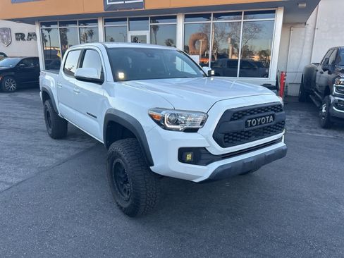 Used 2019 Toyota Tacoma TRD Off-Road image 11