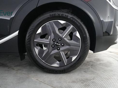 Used 2025 Kia EV6 Light AWD/4WD image 9