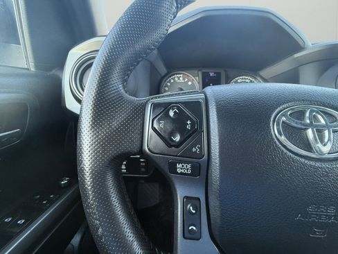 Used 2016 Toyota Tacoma TRD Off-Road image 20