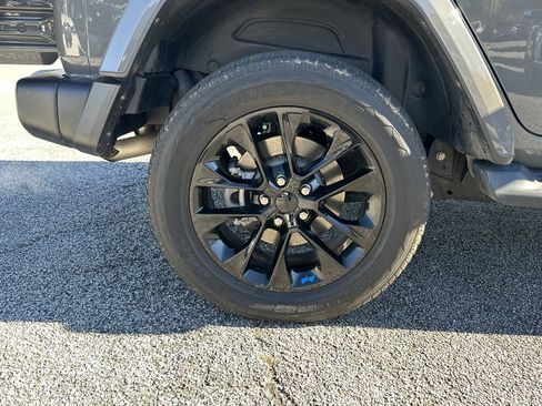 Used 2022 Jeep Wrangler Unlimited Sahara w/ Safety Group image 18