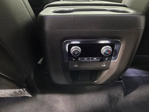 Used 2021 GMC Yukon SLT w/ SLT Premium Package RWD image 28