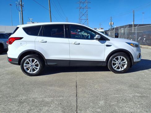 Used 2019 Ford Escape SE image 25