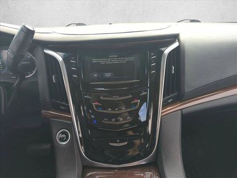 Used 2018 Cadillac Escalade Premium Luxury image 13