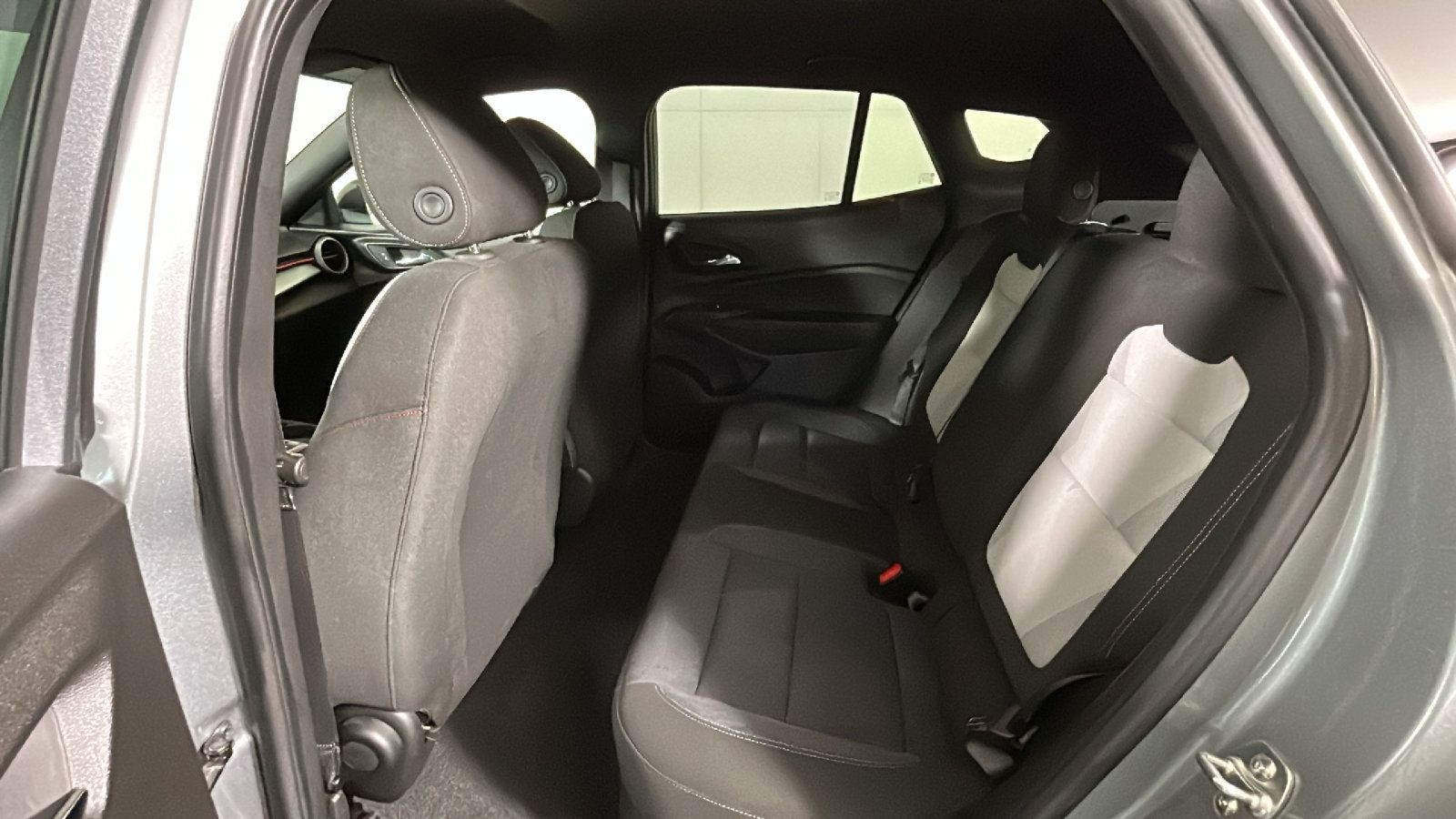 Used 2024 Chevrolet Trax RS w/ Driver Confidence Package FWD image 31
