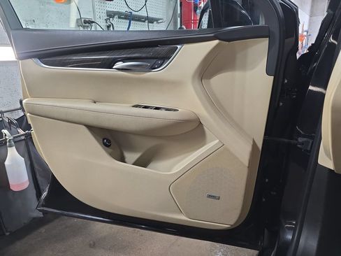 Used 2018 Cadillac XT5 AWD image 27