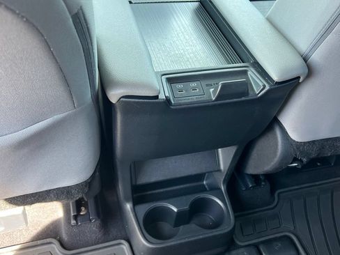 Used 2025 Toyota Sienna LE AWD/4WD image 18