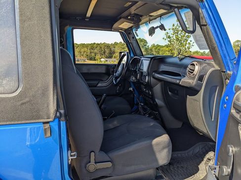 Used 2015 Jeep Wrangler Sport image 26