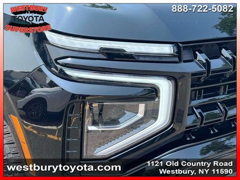 Used 2025 Chevrolet Suburban Z71 AWD/4WD image 12