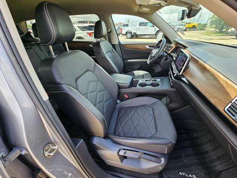 Used 2024 Volkswagen Atlas SE FWD image 31