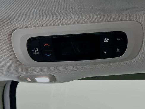 Used 2022 Chrysler Pacifica Limited image 28