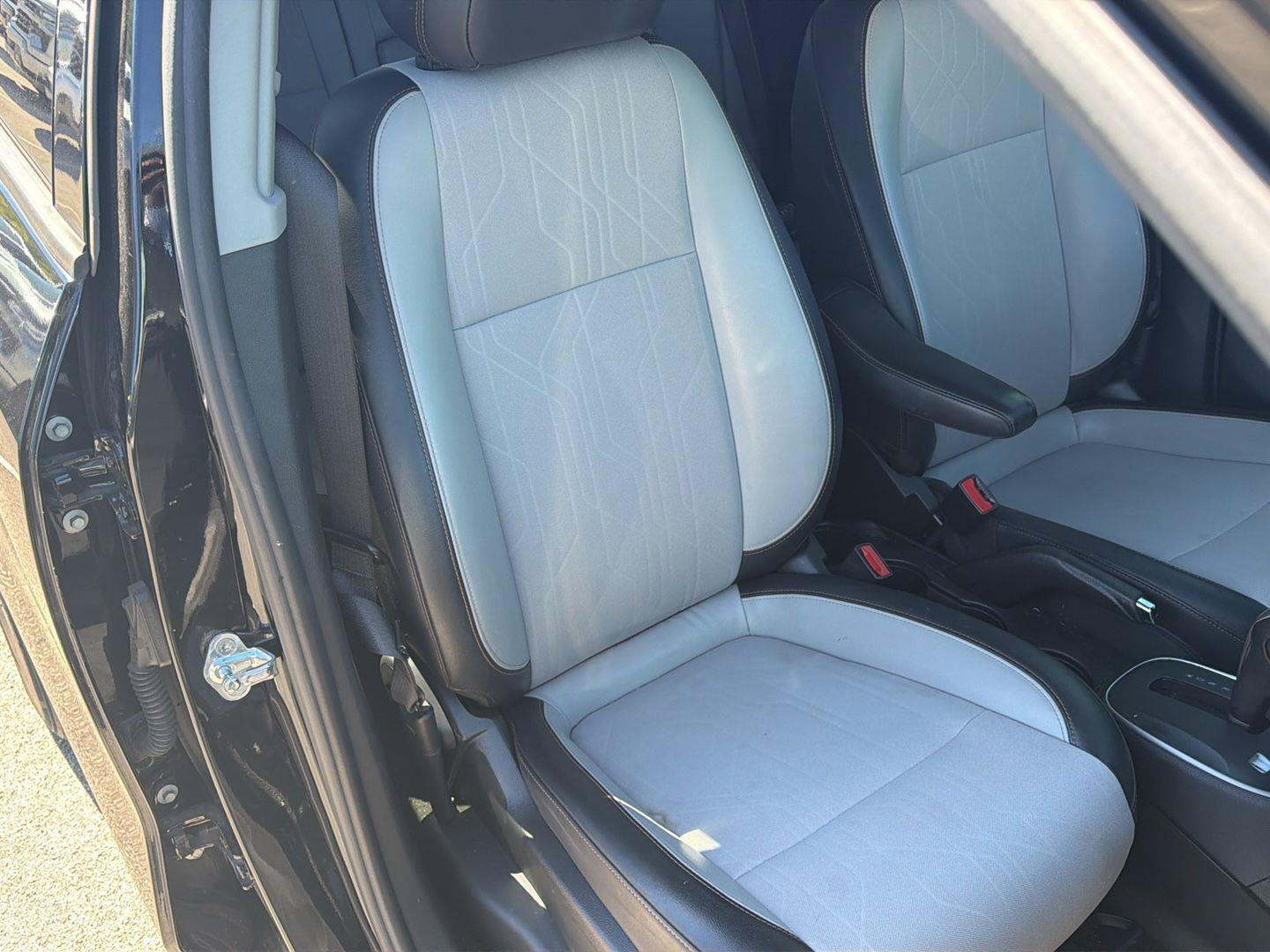 Used 2022 Chevrolet Trax LT AWD/4WD image 15