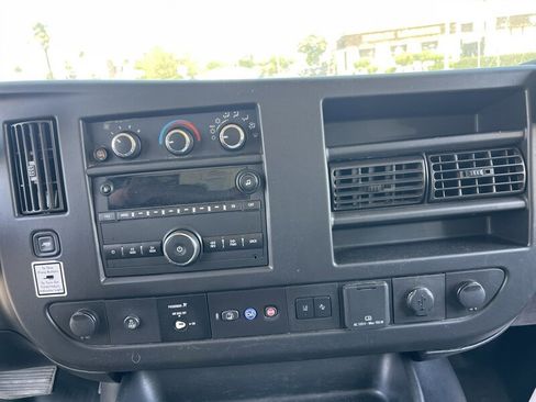 Used 2021 GMC Savana 3500 Extended w/ Power Convenience Package RWD image 14