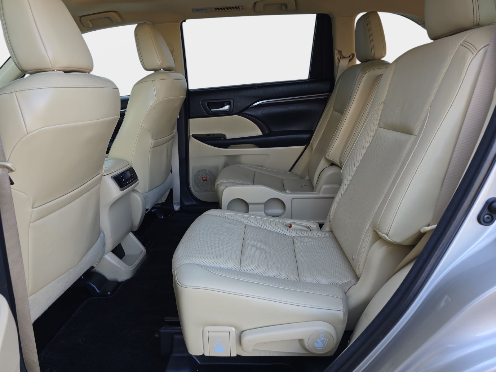 Used 2015 Toyota Highlander Limited w/ Driver Technology Package AWD/4WD image 17